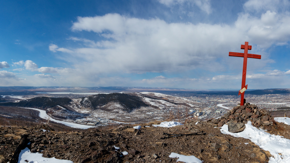 Вид на Титовскую сопку и Читу с вершины горы Светлой