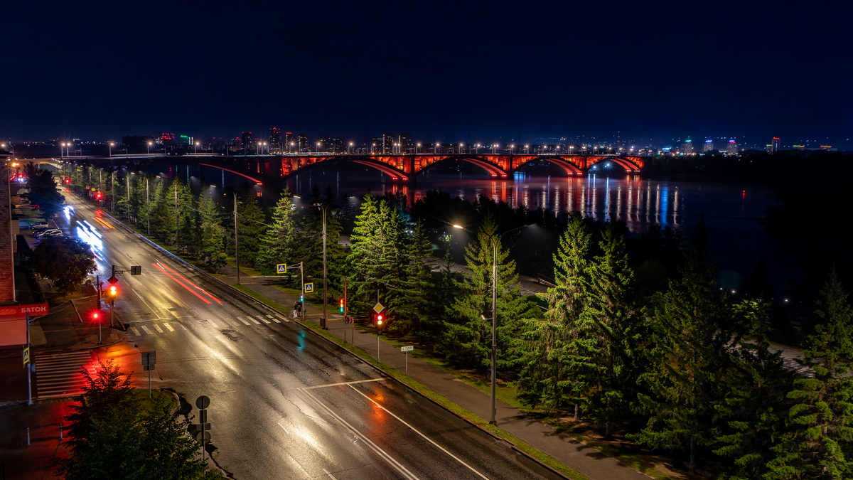 город Красноярск, Коммунальный мост, ночная панорама